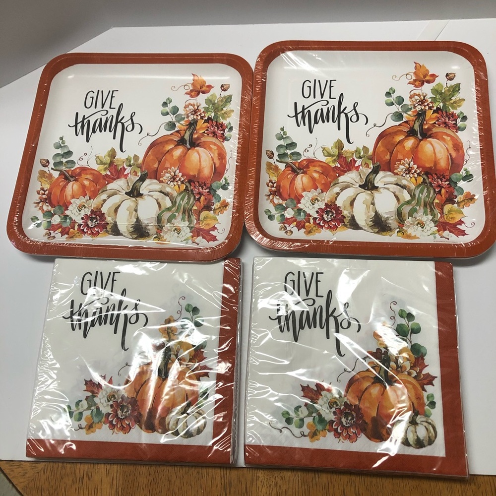 Thanksgiving paper plates and napkins.